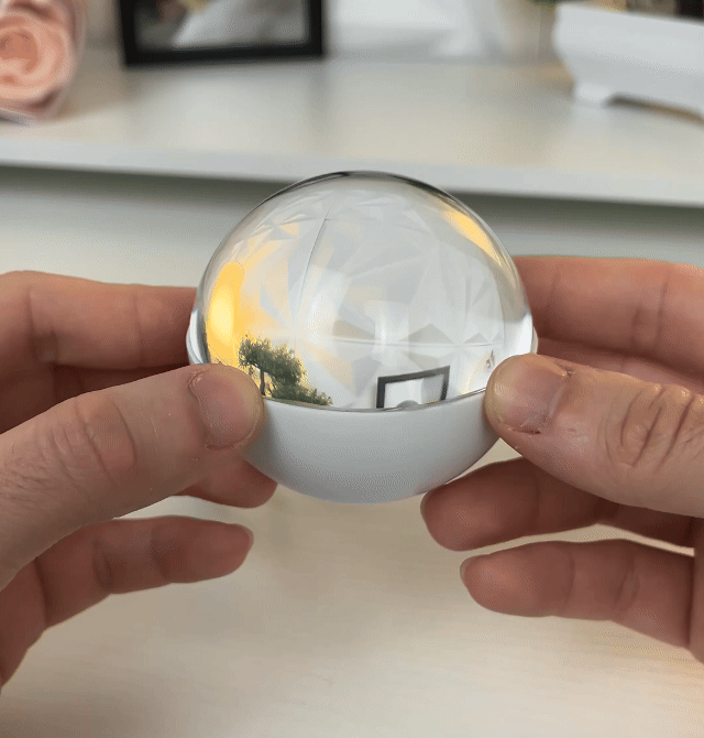 Memory Globe: Moments Frozen in Time
